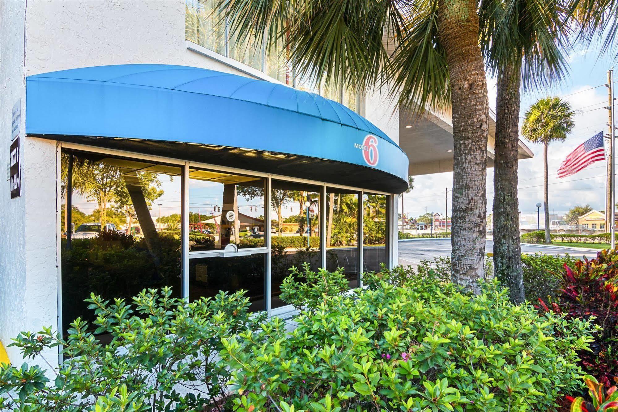 Motel 6-Tampa, Fl - Fairgrounds Exterior photo