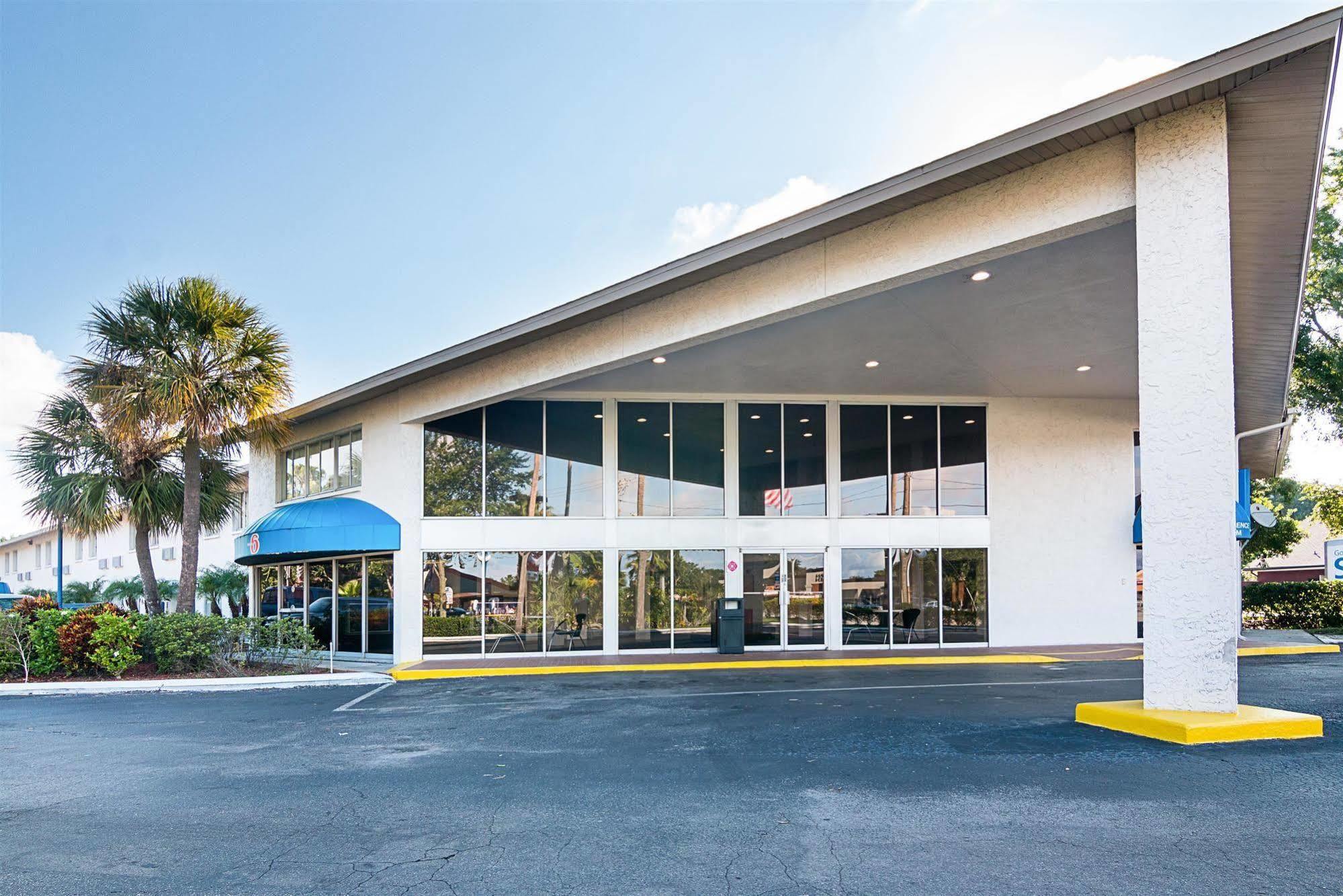 Motel 6-Tampa, Fl - Fairgrounds Exterior photo